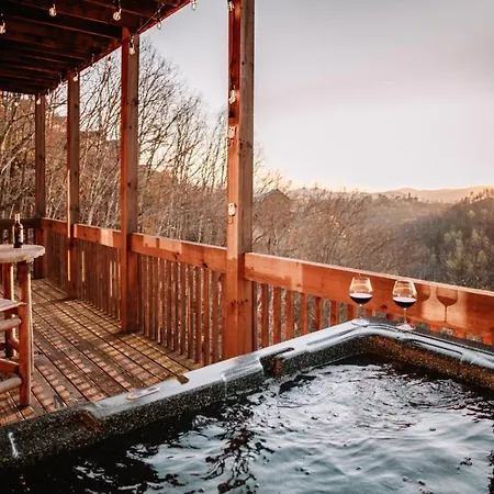 Expansive Mountain Views, Theater, Games, Hot Tub, Relaxing Porches Villa